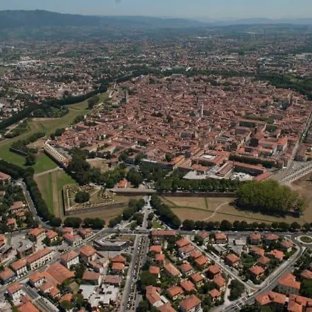 La Finestra Su Lucca *
